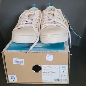 NWT. TOMS trvl lite sneaker